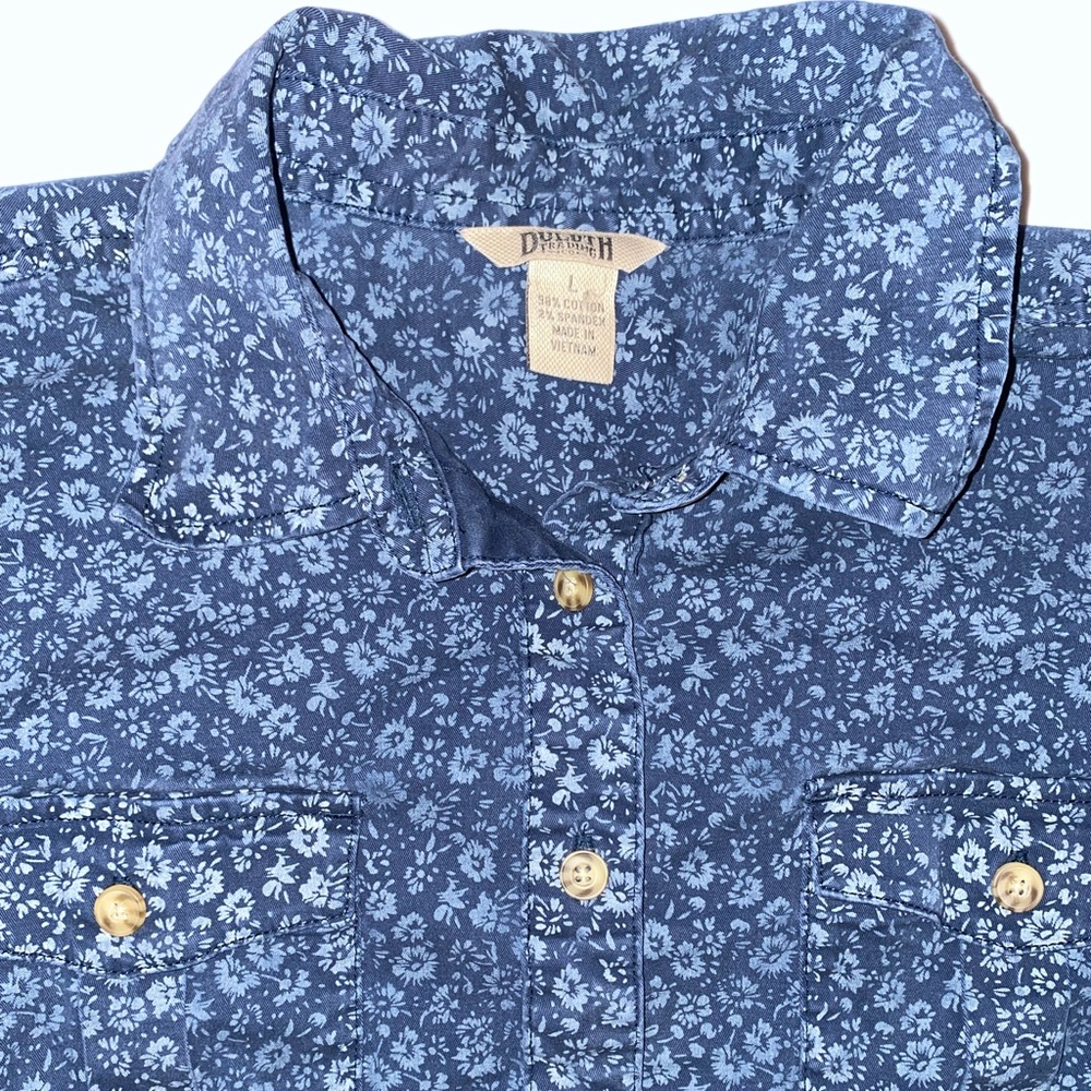 Duluth Trading Company Blue Floral Print Button Shirt Large Gently Used